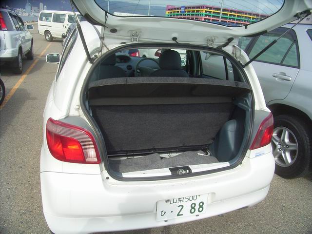 2001 Toyota Vitz Photos
