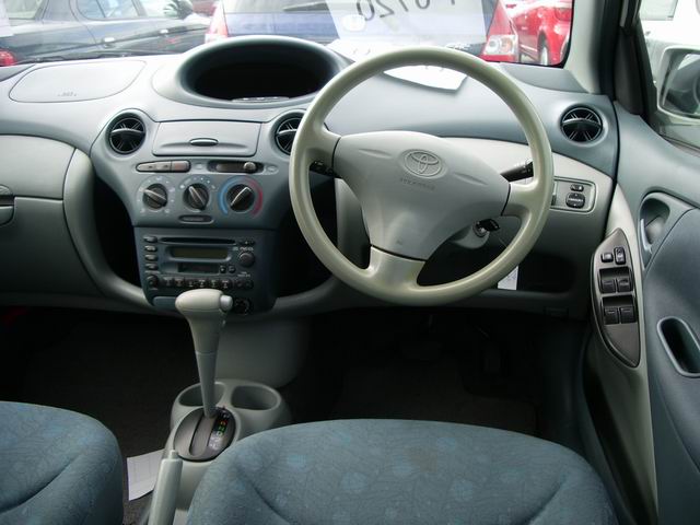 2001 Toyota Vitz Pics