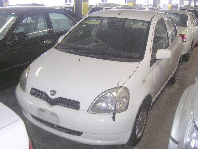 2001 Toyota Vitz Images