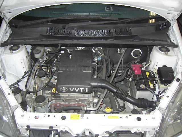 2001 Toyota Vitz Pictures