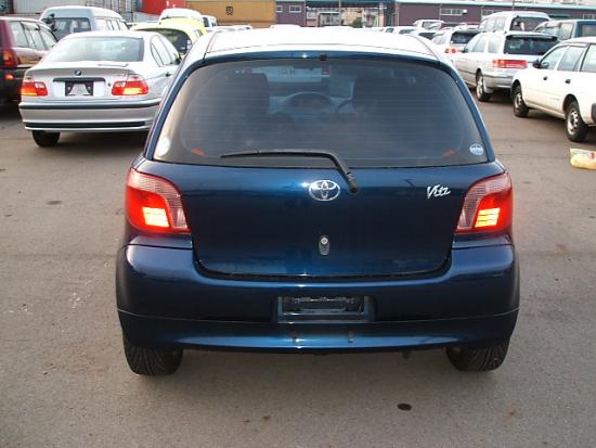2001 Toyota Vitz Photos