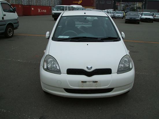 2001 Toyota Vitz Photos
