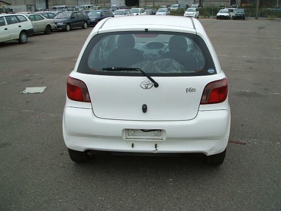 2001 Toyota Vitz Photos