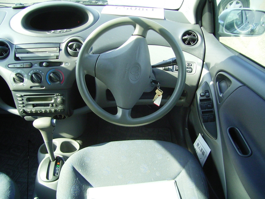 2001 Toyota Vitz Pictures