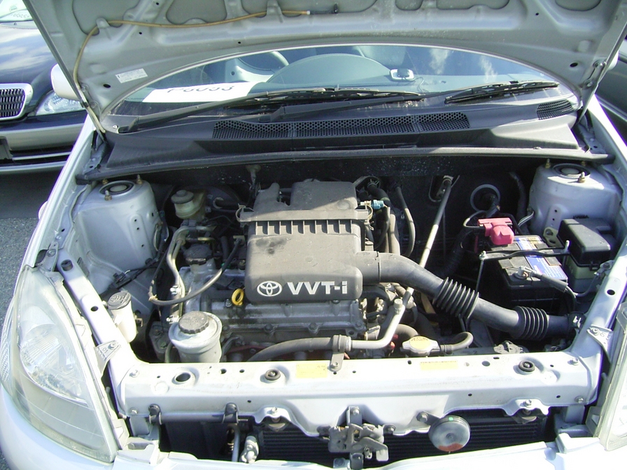 2001 Toyota Vitz Photos