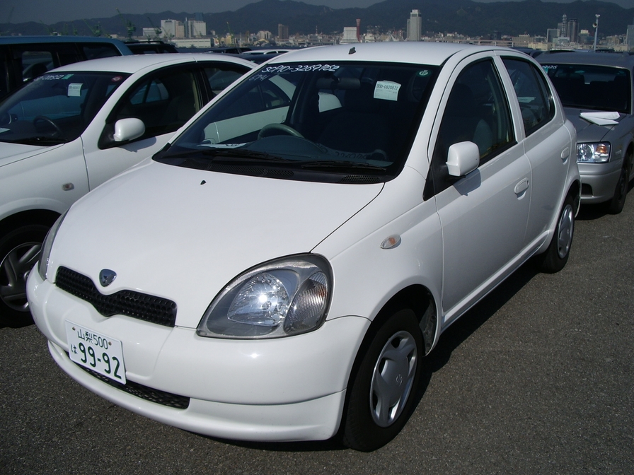 2001 Toyota Vitz Photos