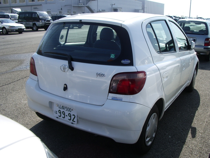 2001 Toyota Vitz Pictures