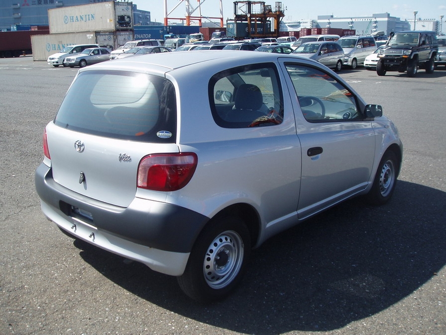 2001 Toyota Vitz Images