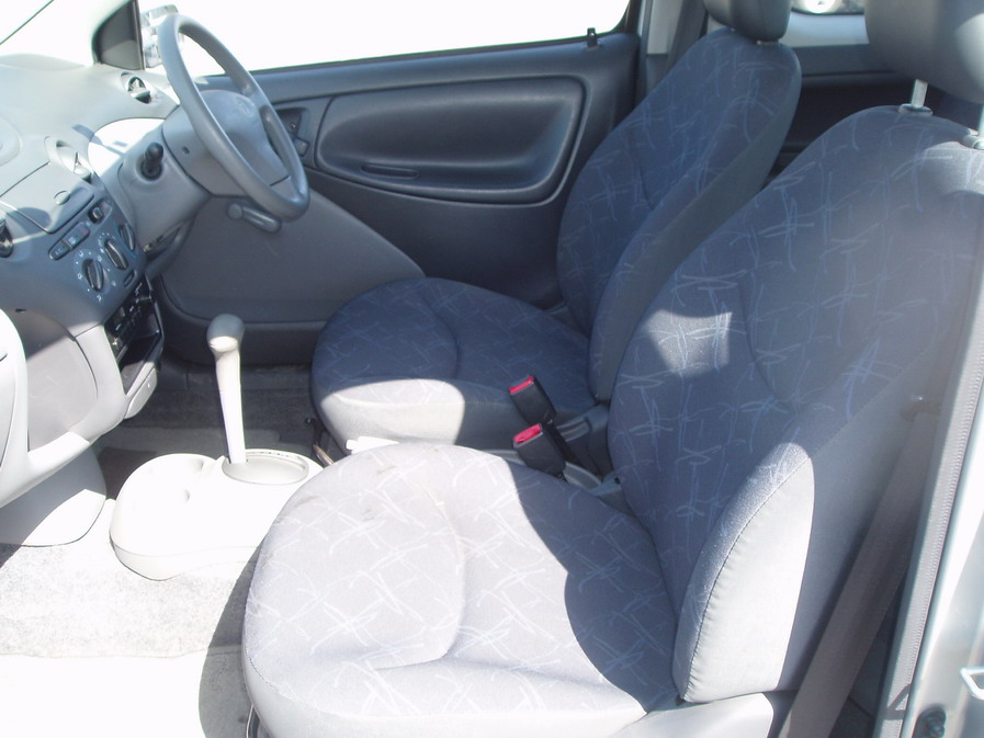 2001 Toyota Vitz Pics