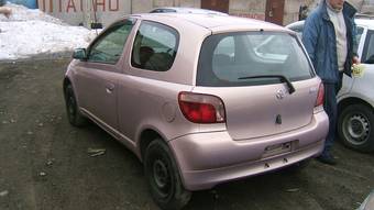 2001 Toyota Vitz Photos
