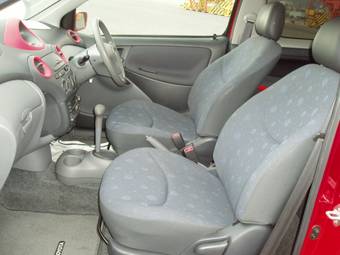 2001 Toyota Vitz Photos