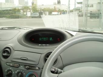 2001 Toyota Vitz Pictures
