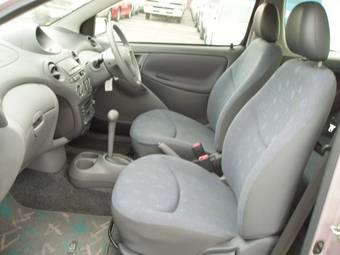 2001 Toyota Vitz Photos