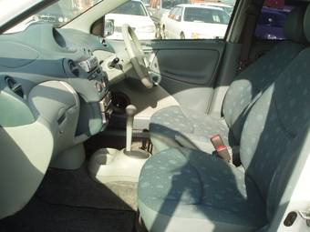 2001 Toyota Vitz Photos