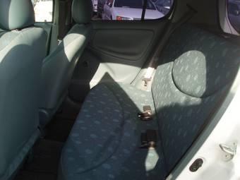 2001 Toyota Vitz Photos
