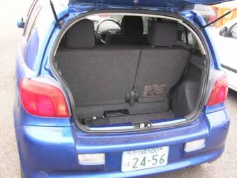 2001 Toyota Vitz Photos