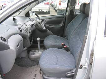 2001 Toyota Vitz Photos