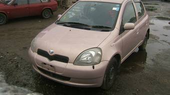 2001 Toyota Vitz Photos