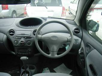 2001 Toyota Vitz Photos
