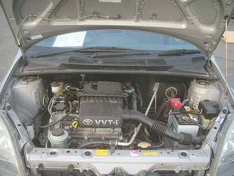 2001 Toyota Vitz Photos