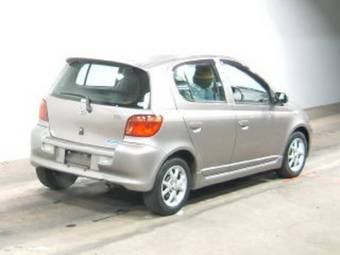 2001 Toyota Vitz Photos
