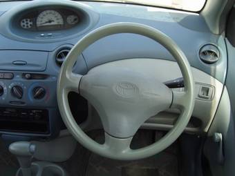 2001 Toyota Vitz Photos