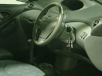 2001 Toyota Vitz Pictures