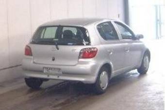 2001 Toyota Vitz Photos