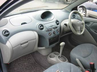 2001 Toyota Vitz Pictures