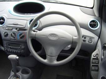 2001 Toyota Vitz Pics