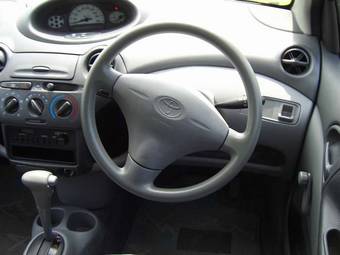 2001 Toyota Vitz Photos