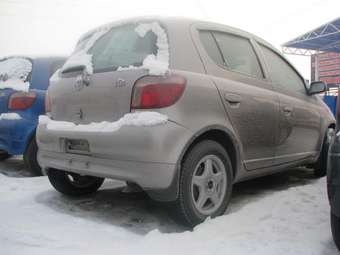 2001 Toyota Vitz Photos