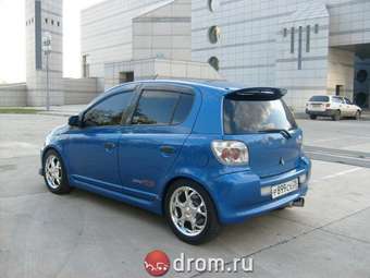 2001 Toyota Vitz Photos