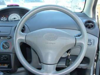 2001 Toyota Vitz Pictures
