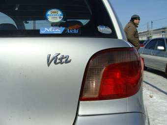 2001 Toyota Vitz Photos