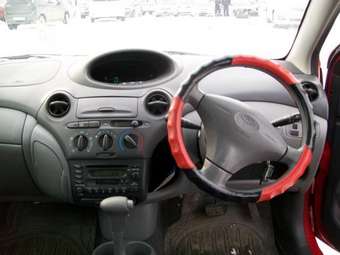 2001 Toyota Vitz Photos