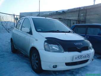 2001 Toyota Vitz Photos