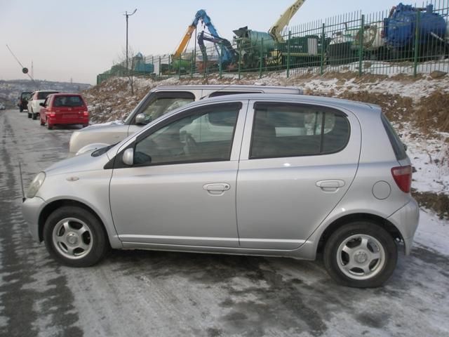 2001 Toyota Vitz