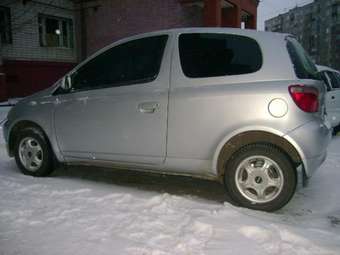 2001 Toyota Vitz Photos