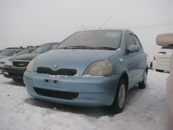 2001 Toyota Vitz Photos