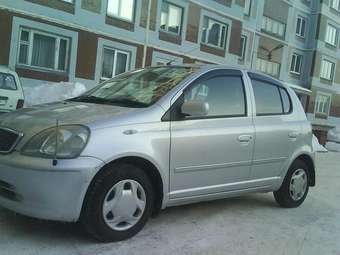 2001 Toyota Vitz Photos