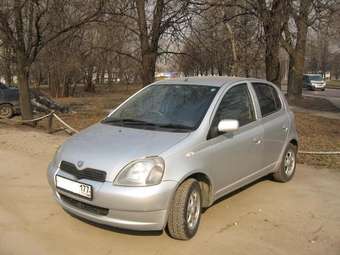 2001 Toyota Vitz Photos