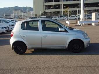 2001 Toyota Vitz Photos