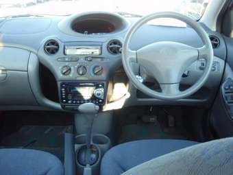 2001 Toyota Vitz Photos