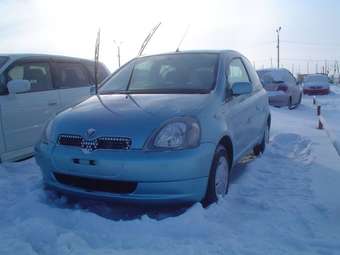 2001 Toyota Vitz Photos