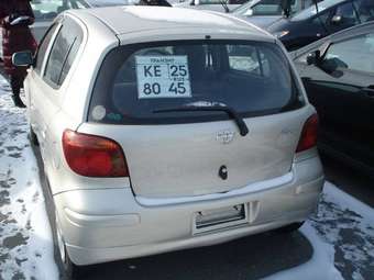 2001 Toyota Vitz Photos