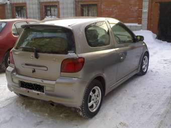 2001 Toyota Vitz Photos