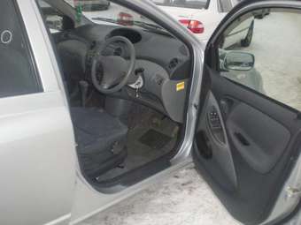 2001 Toyota Vitz Pictures