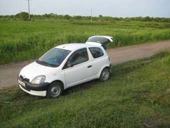 2001 Toyota Vitz Photos