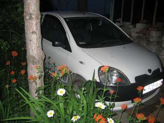 2001 Toyota Vitz Photos